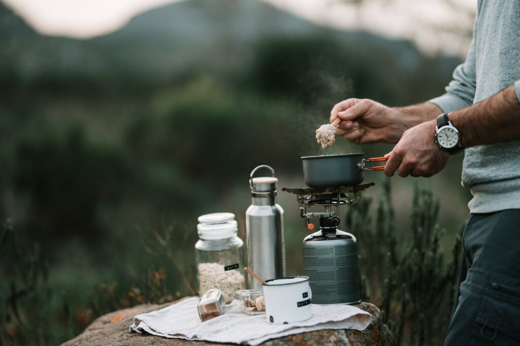 Hiking Gear Checklist for Beginners: What You Really Need in 2025 4 Hydration Food
